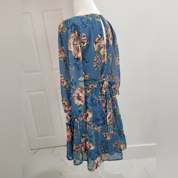 Dress Speechless Three Quarter Sleeve Skater Blue Floral Medium Juniors NEW - Picture 5 of 16